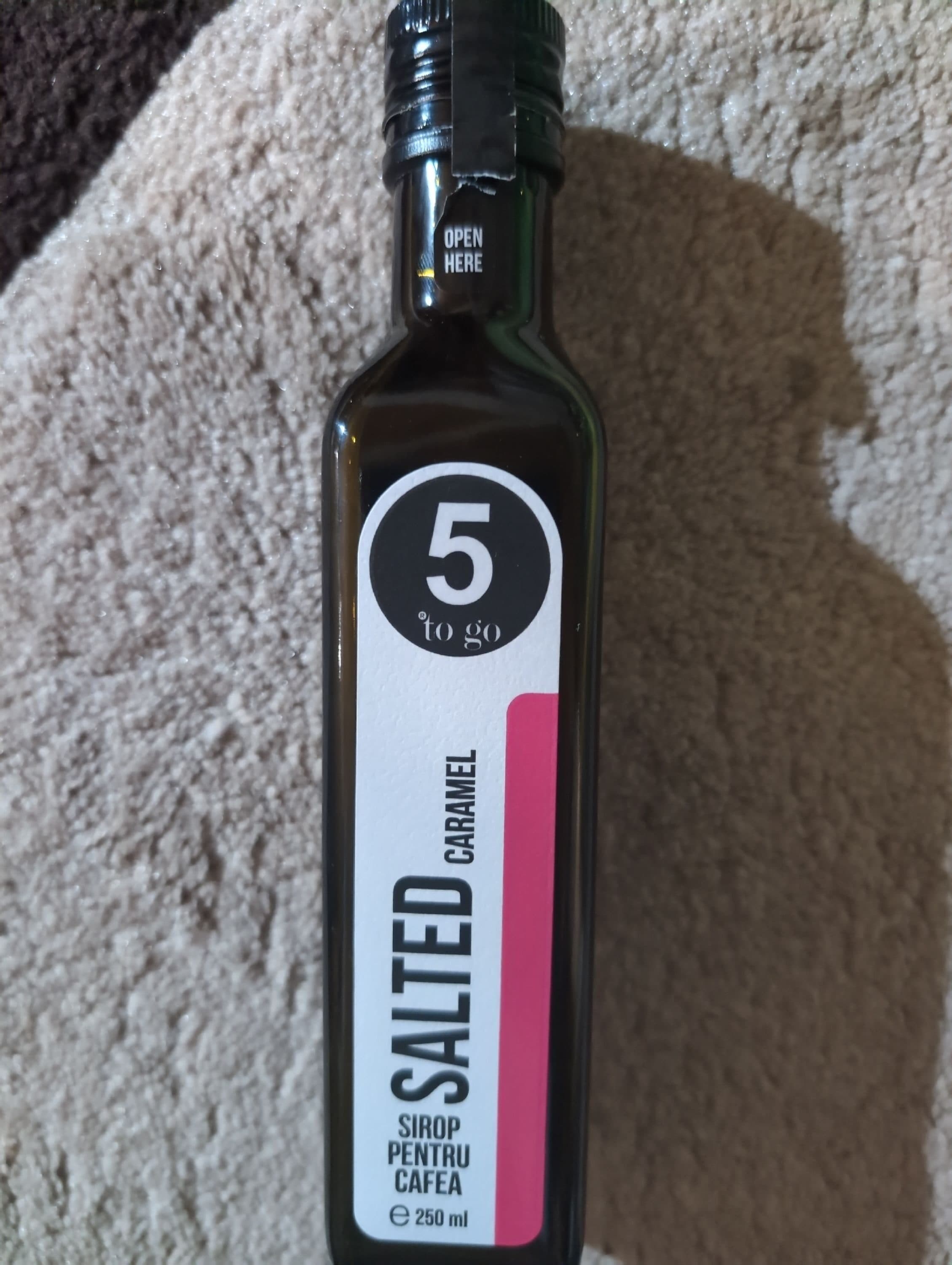 5 to go Salted caramel syrup packshot