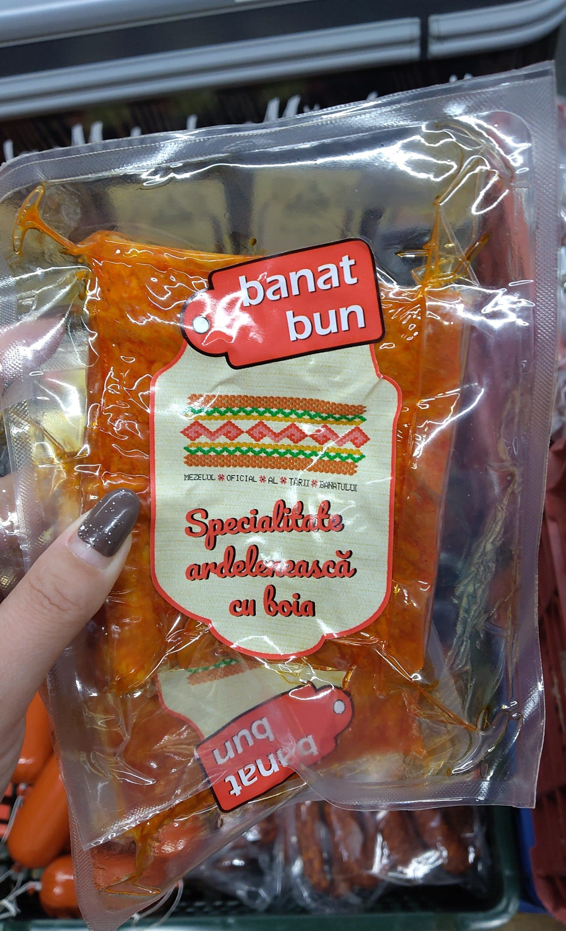 Banat bun specialitate cu boia packshot