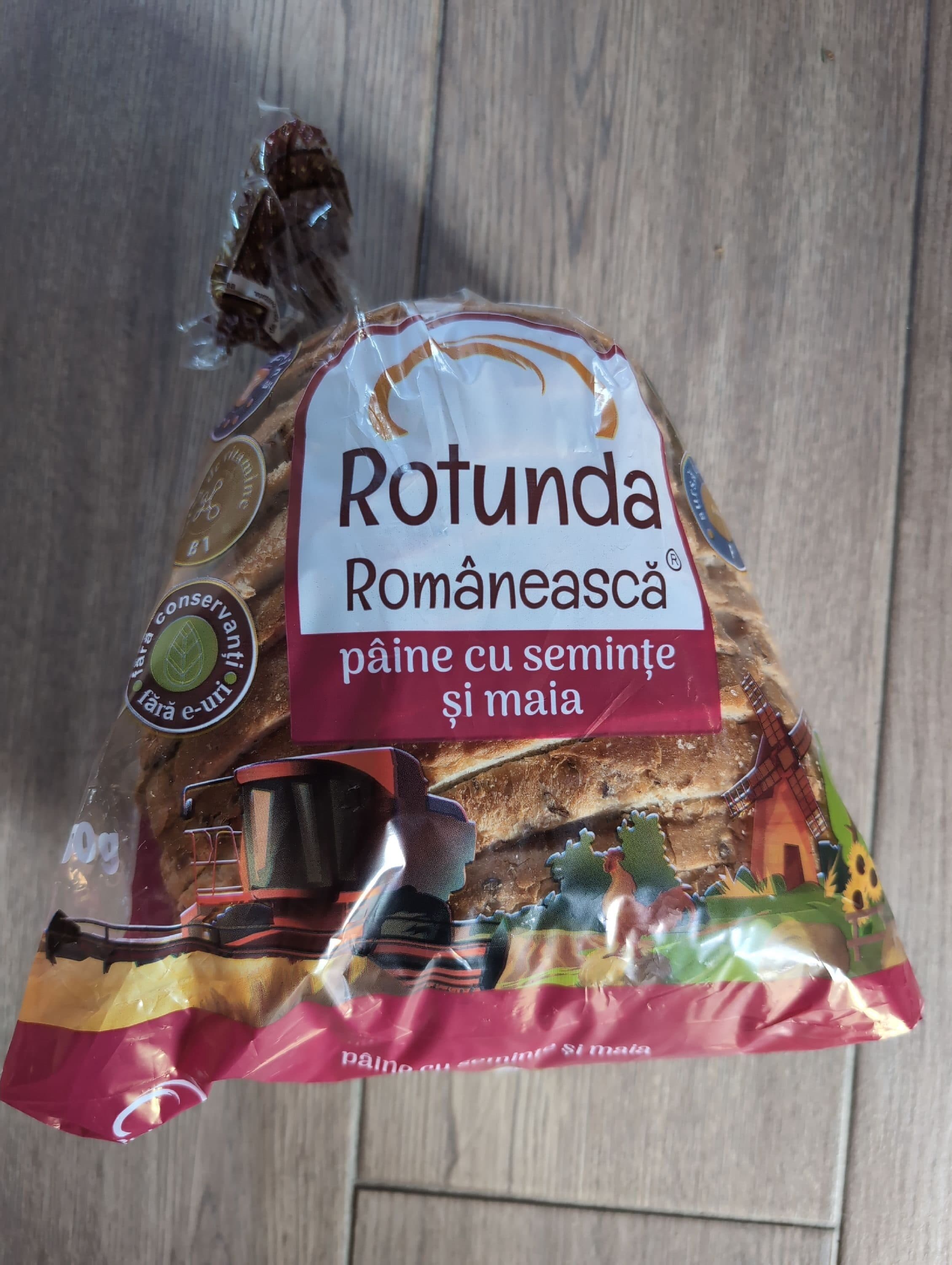 Rotunda Romaneasca Paine cu seminte si maia packshot