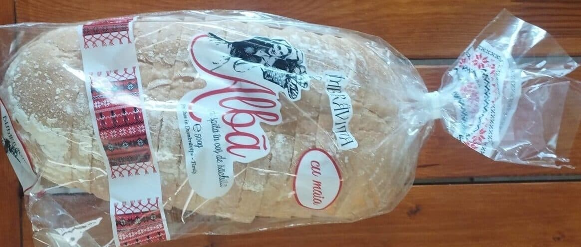 Paine alba dospita în cos de rachita packshot