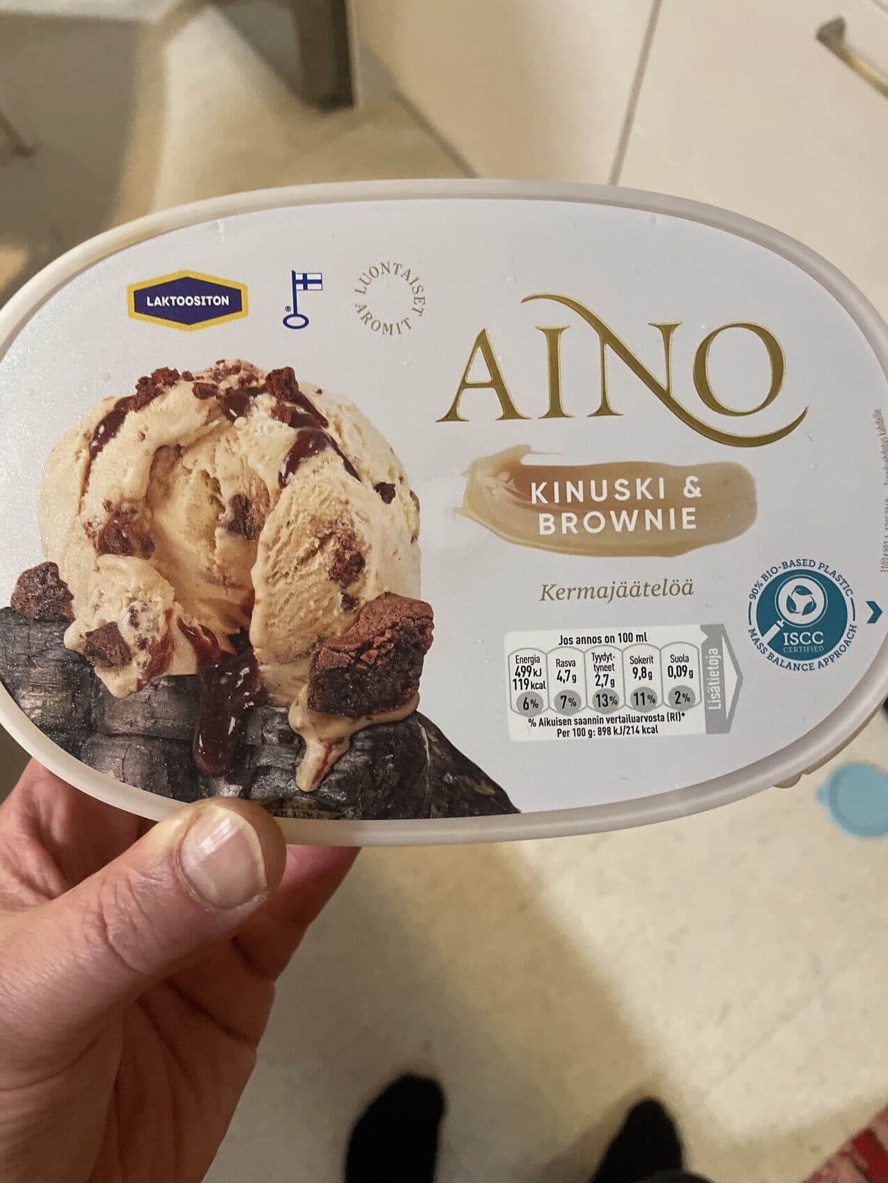 Aino Kinuski & Brownie Jäätelö packshot