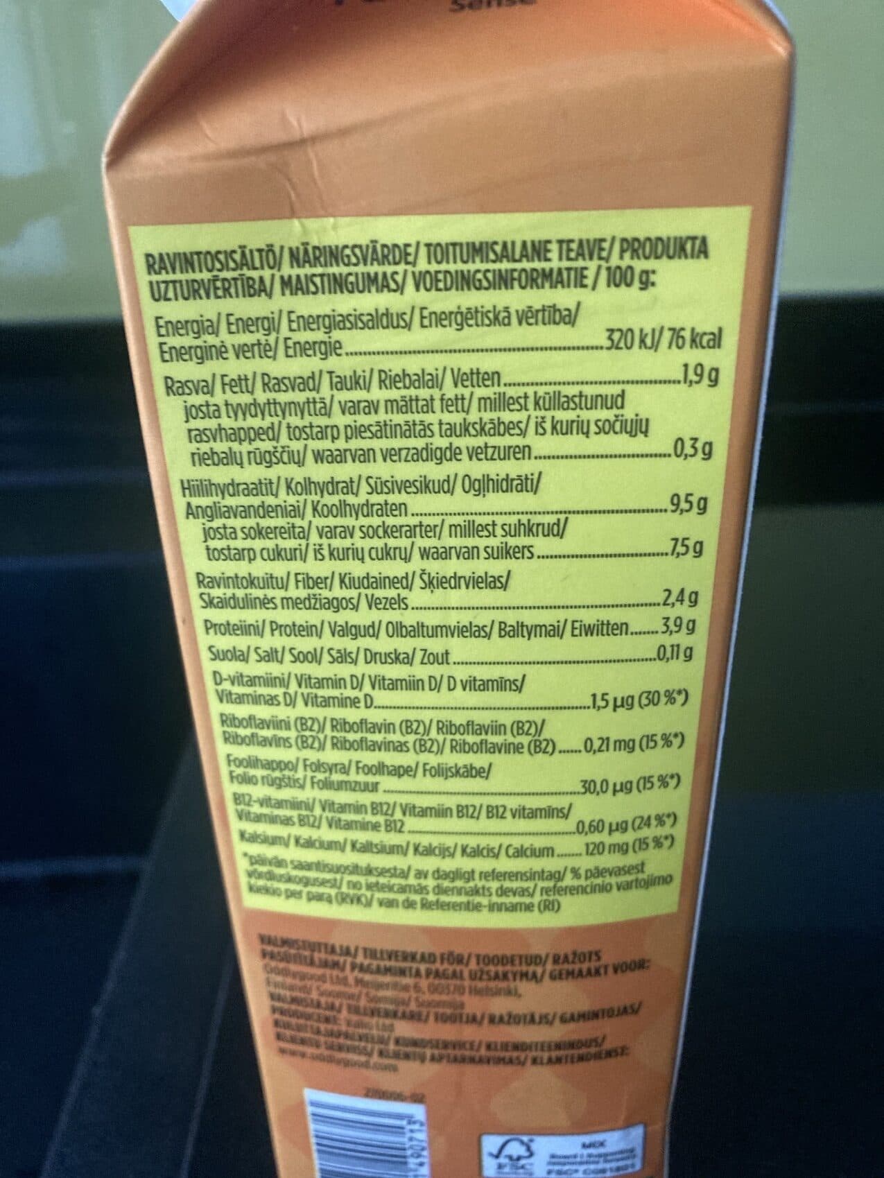 Oddlygood Juicy peach & raspberry soygurt packshot
