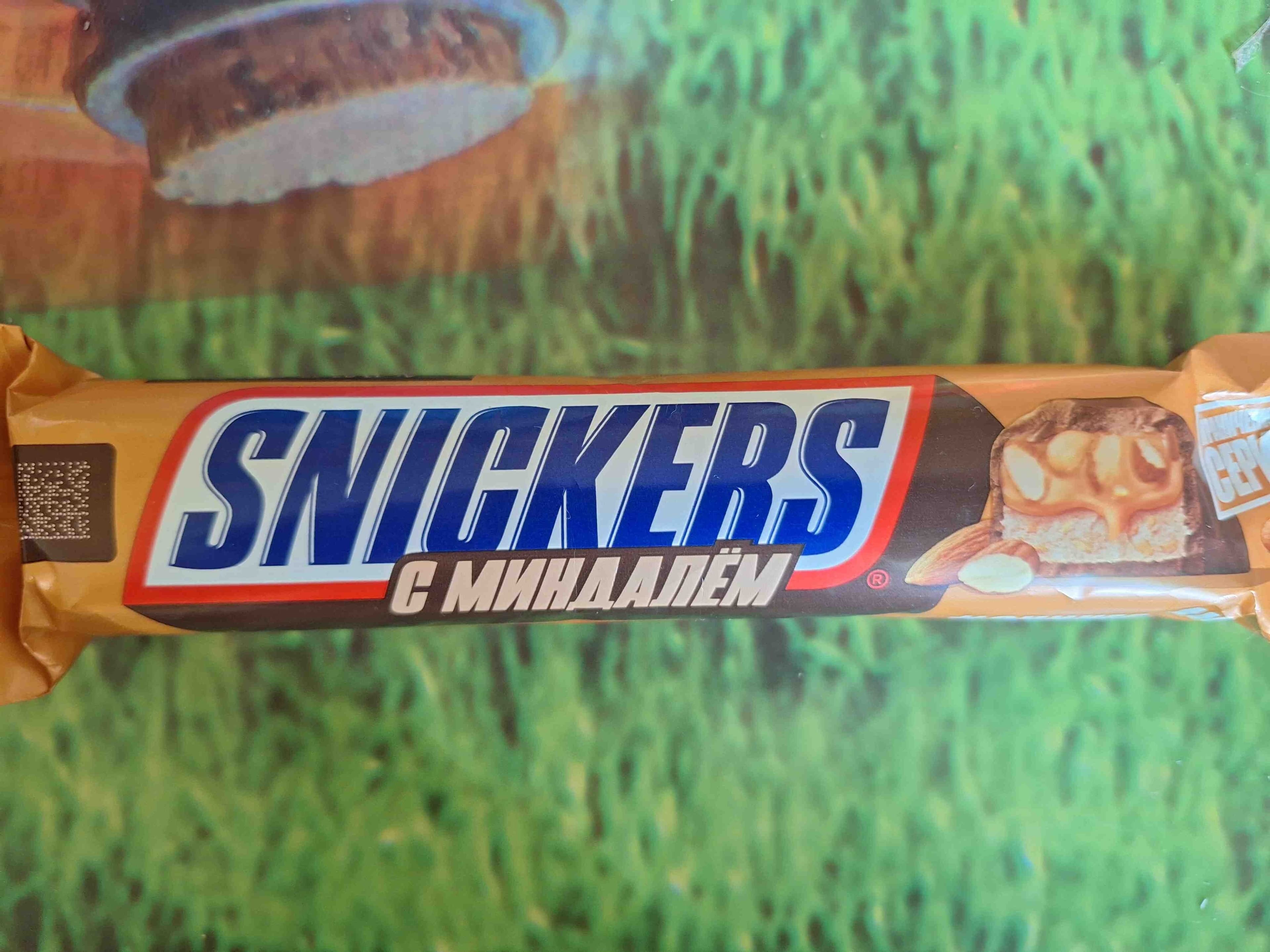 Snickers с миндалем packshot