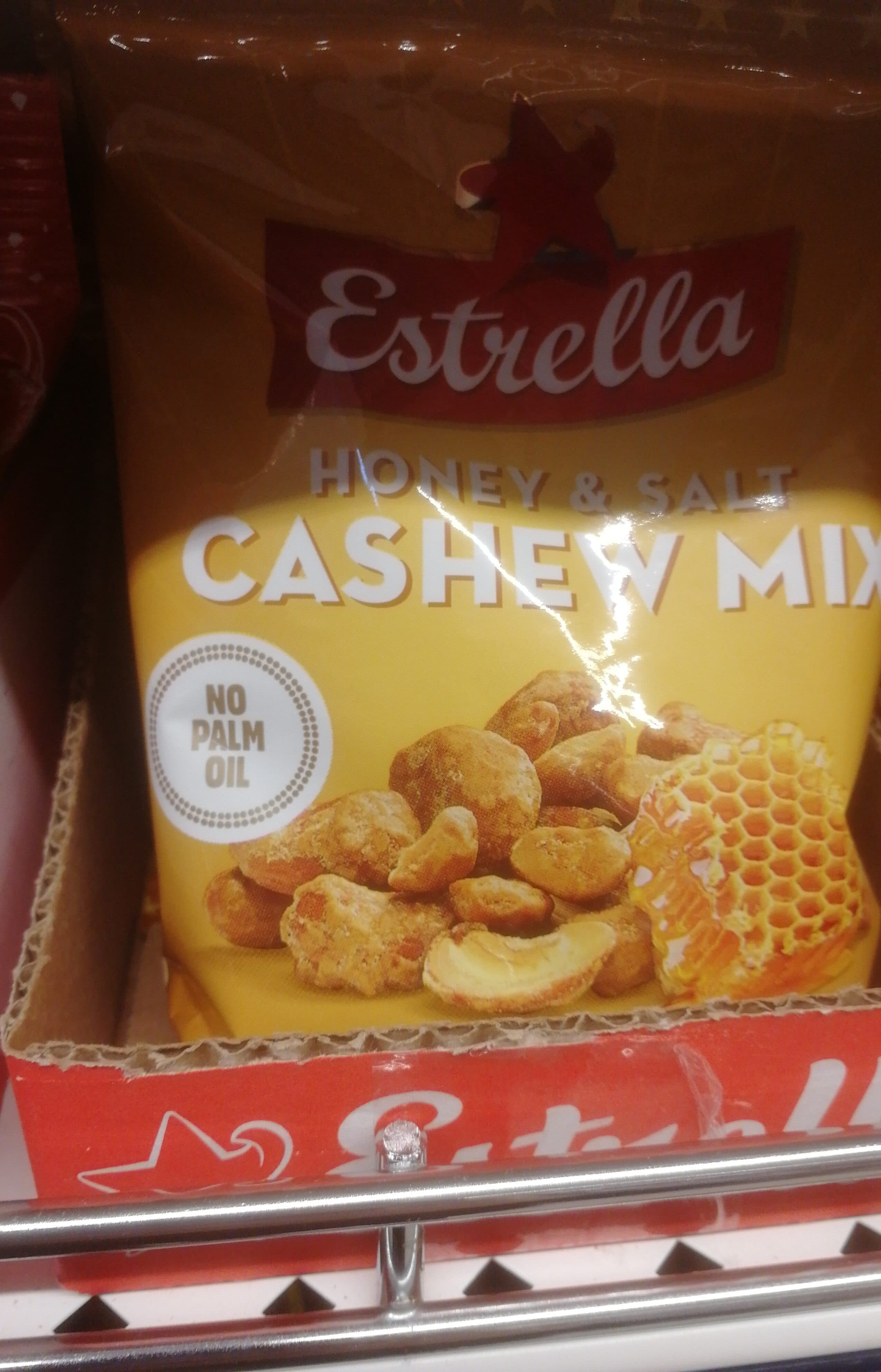 Estrella Honey& salt cashew mix packshot