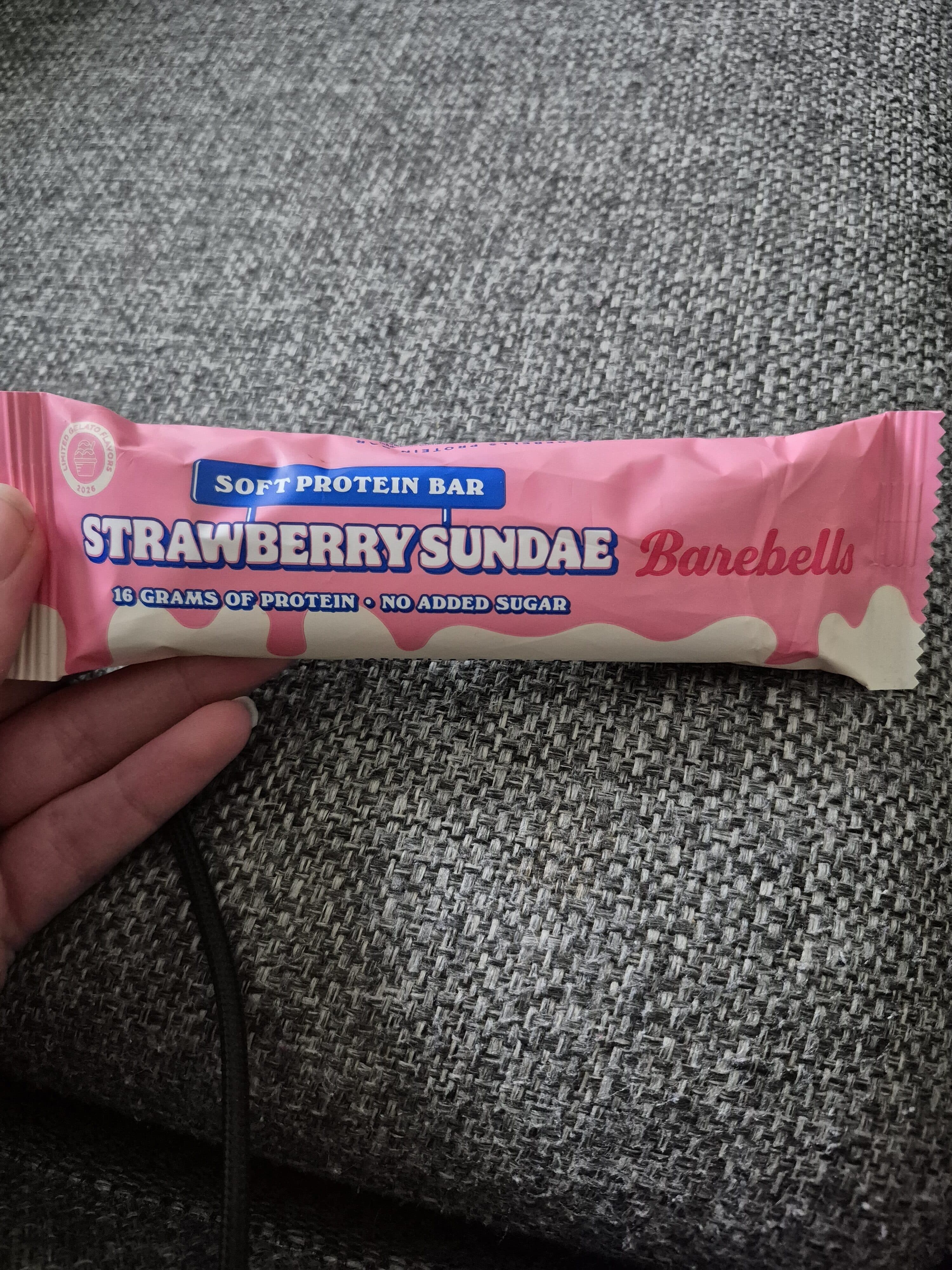 Barebells Strawberry Sundae Soft Protein Bar packshot