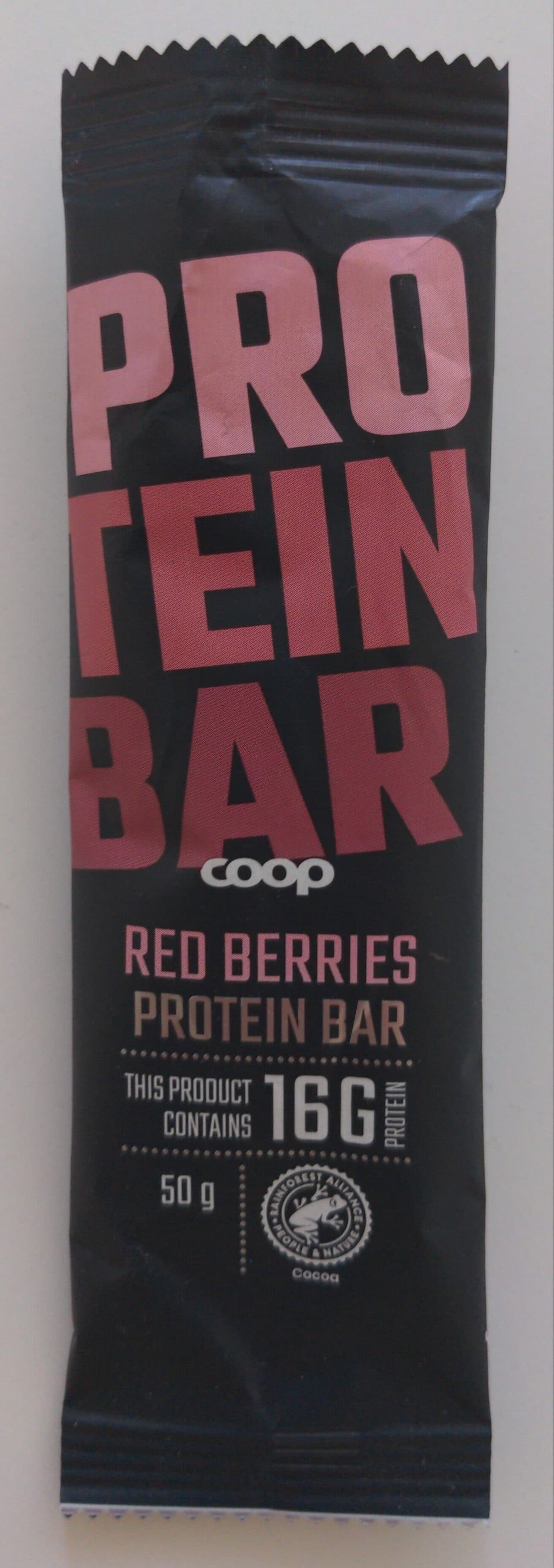 Coop red berries protein bar packshot