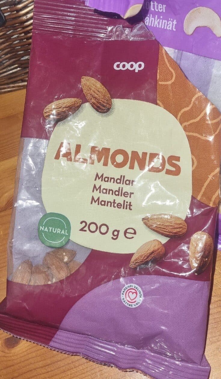 Coop Almonds packshot