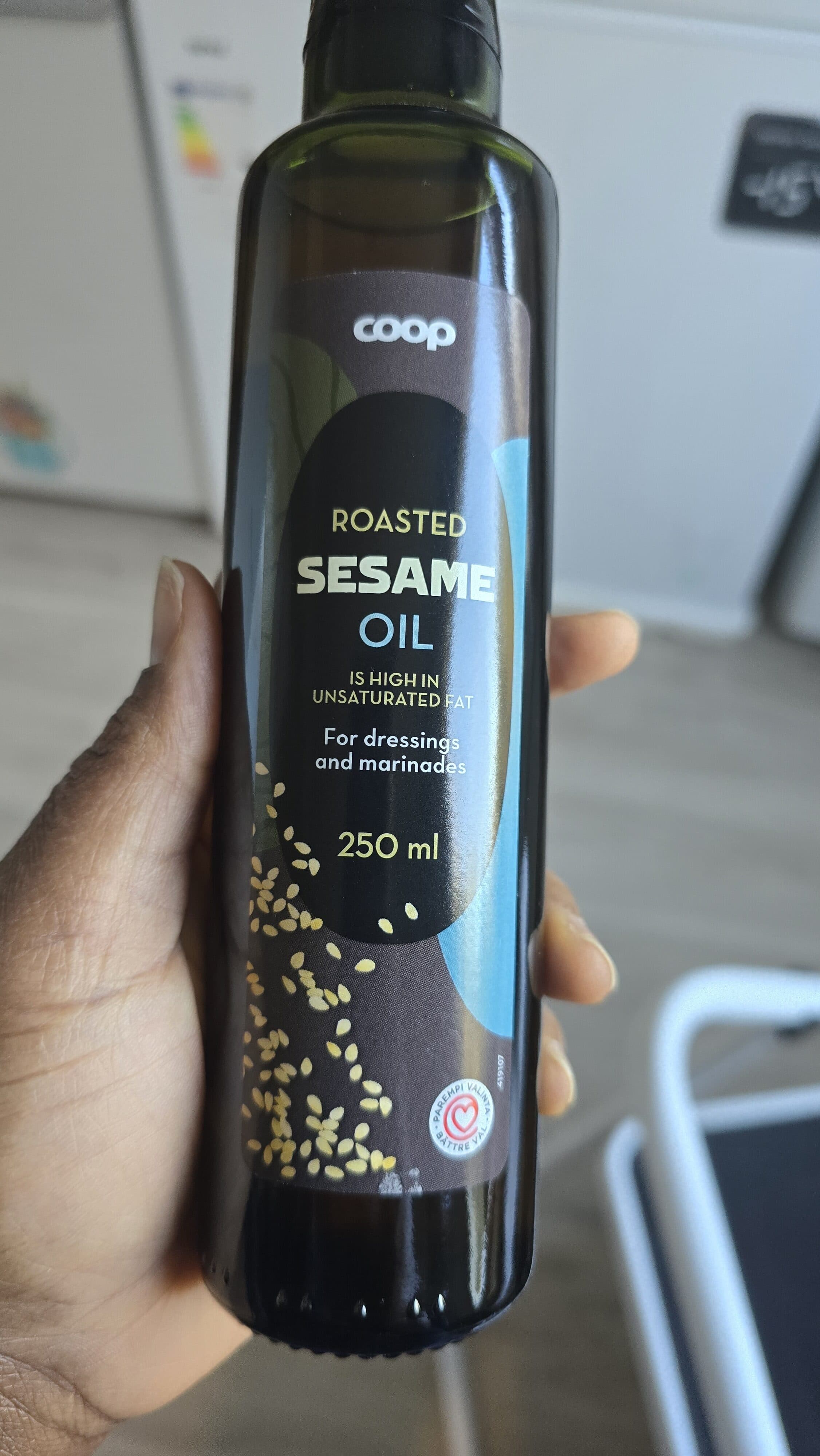 Coop Roasted sesame oil packshot