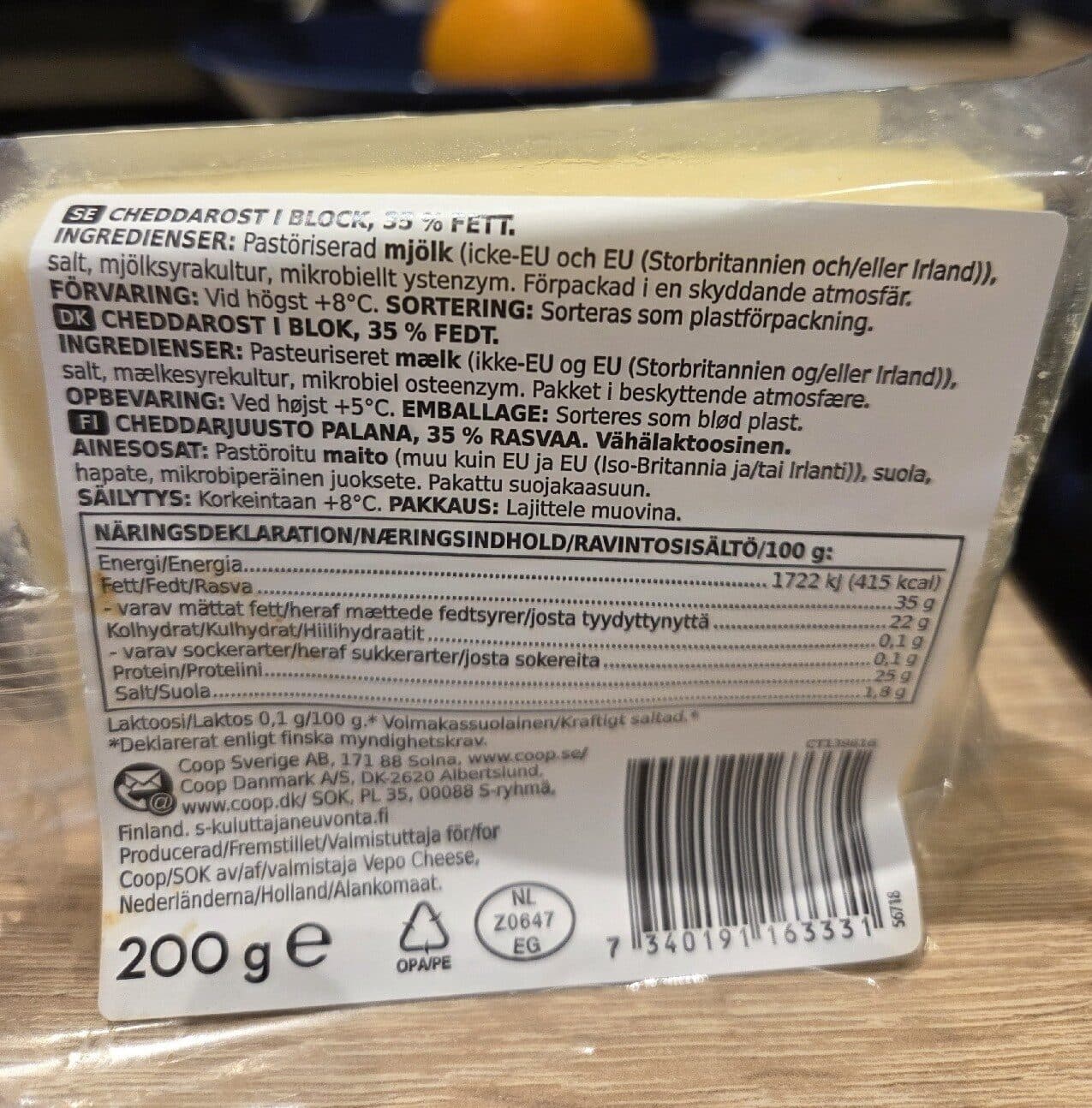 Coop Extra Mature Cheddar Chrese packshot