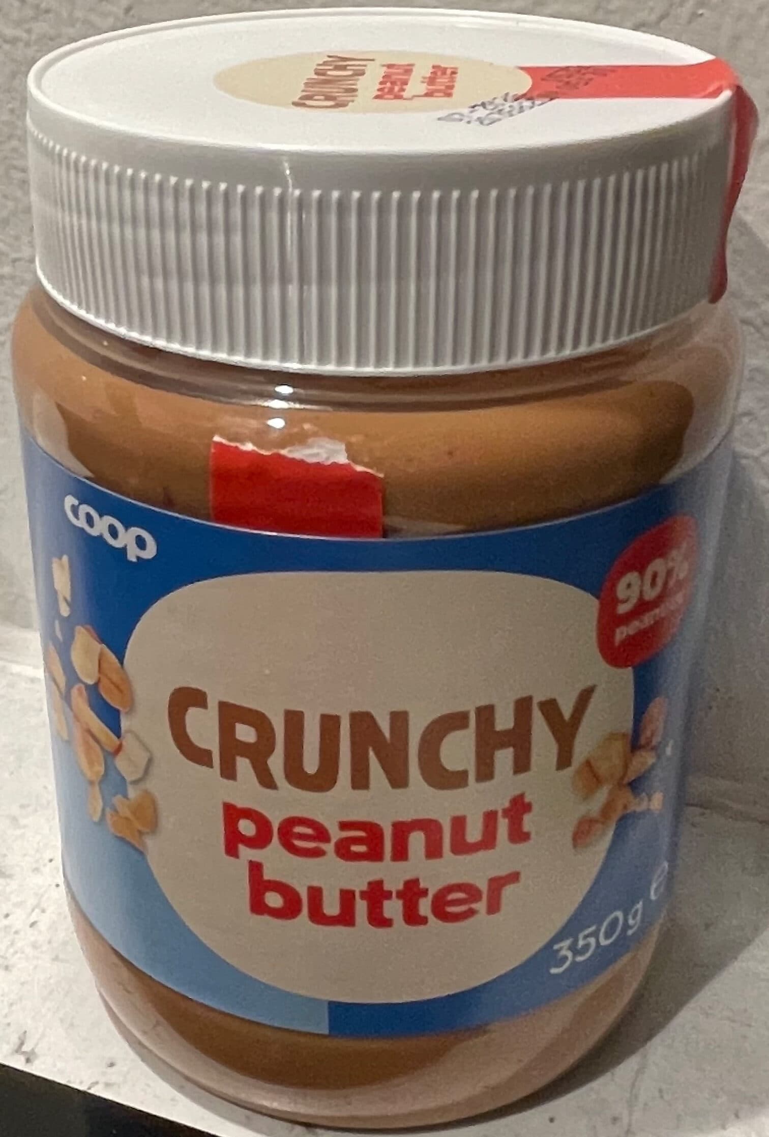 Coop Crunchy peanut butter packshot