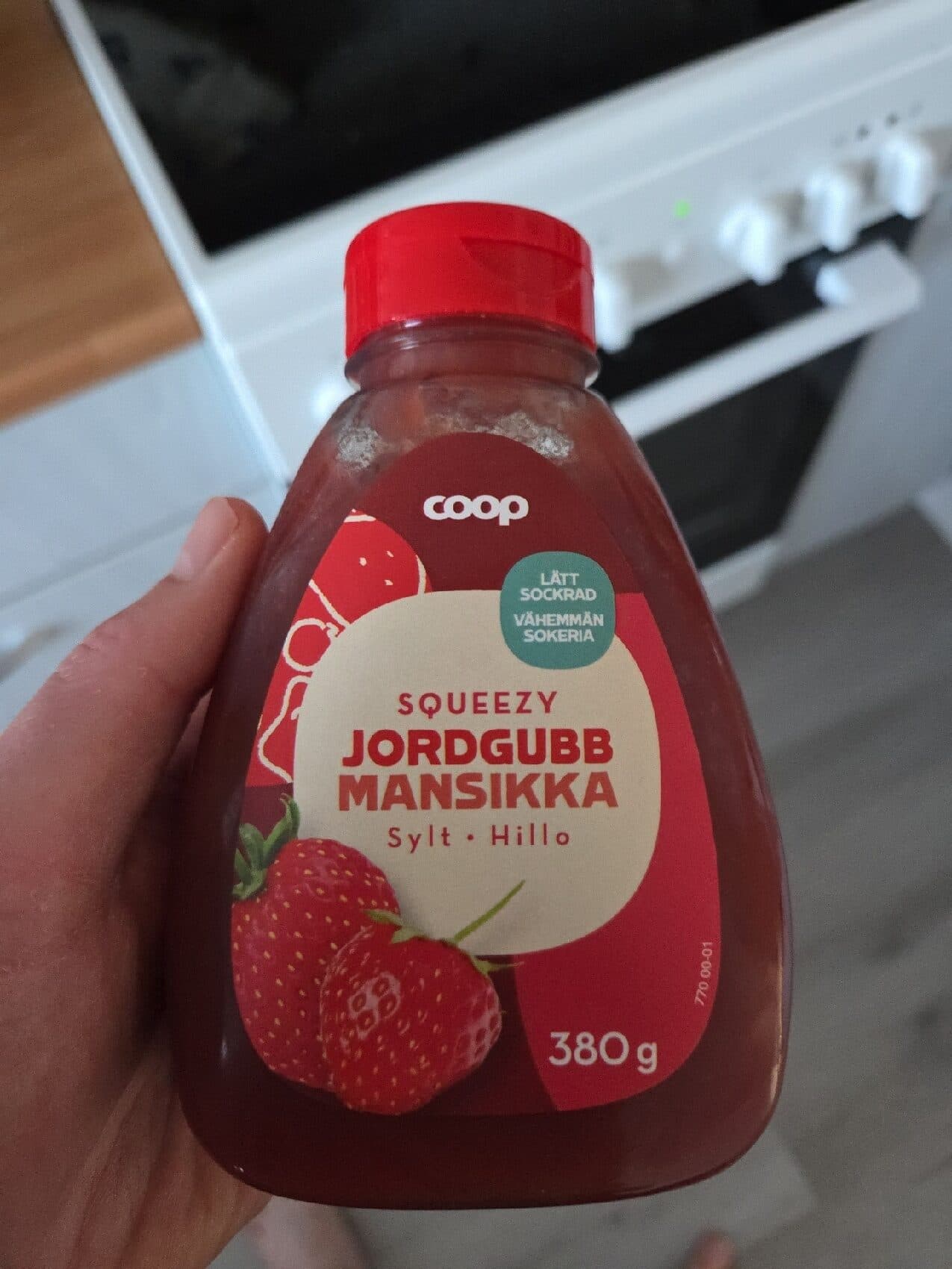 Coop Squeezy Jordgubb Mansikka Sylt Hillo packshot