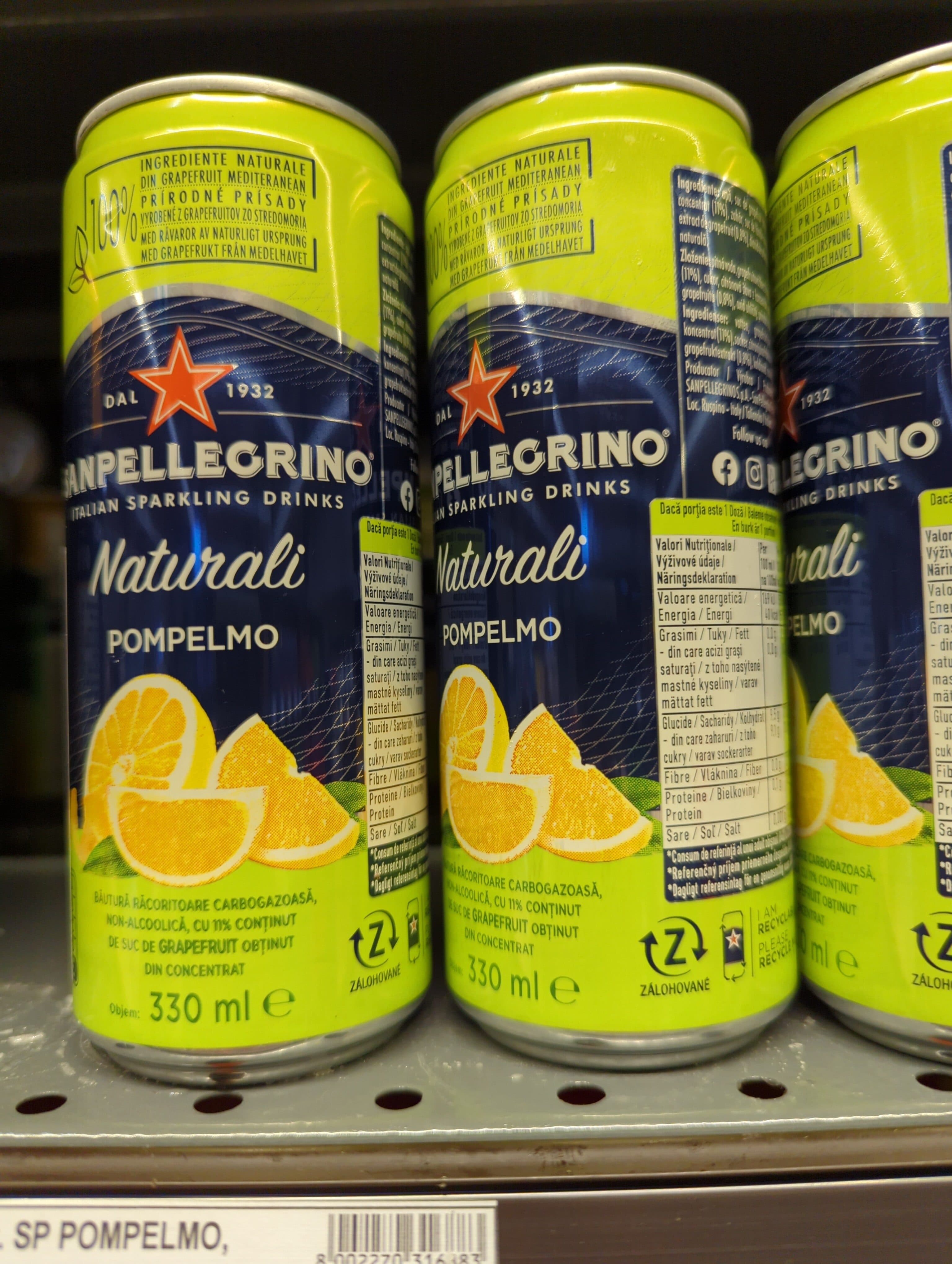 San Pellegrino Nestlé Naturali Pomelo Sparkling Drink packshot