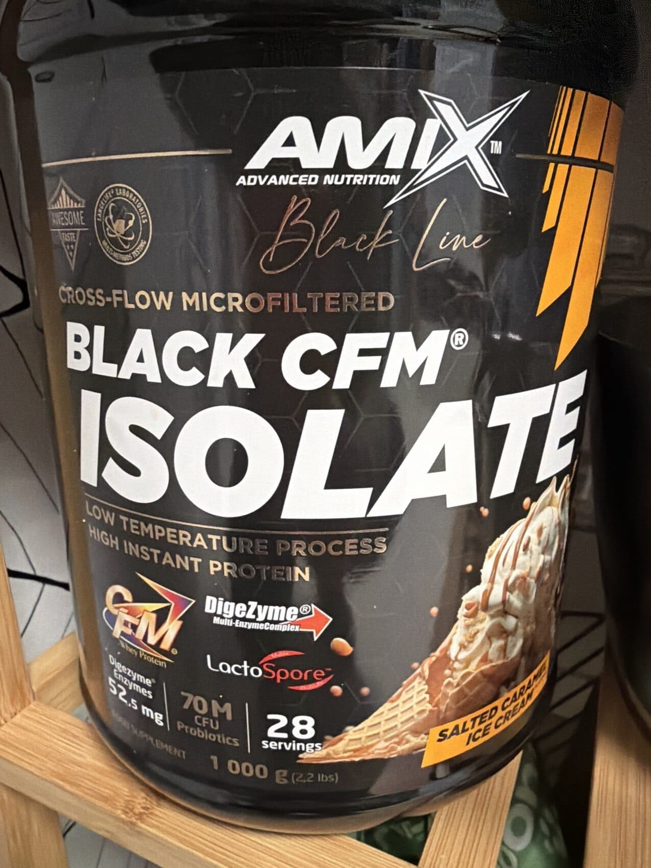Amix Advanced Nutrition Black CFM Isolate packshot