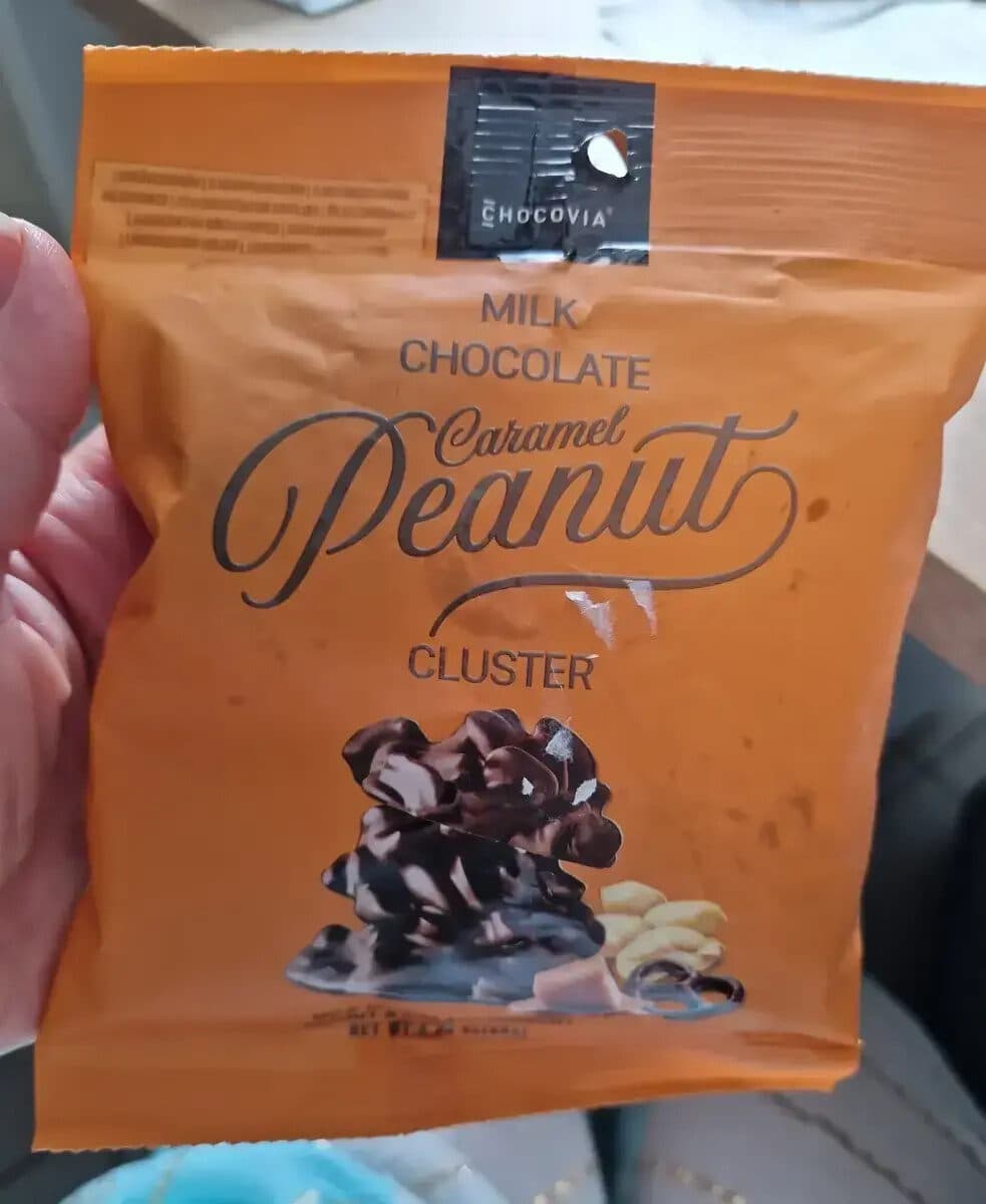 Chocovia Milk Chocolate Caramel Peanut Cluster packshot