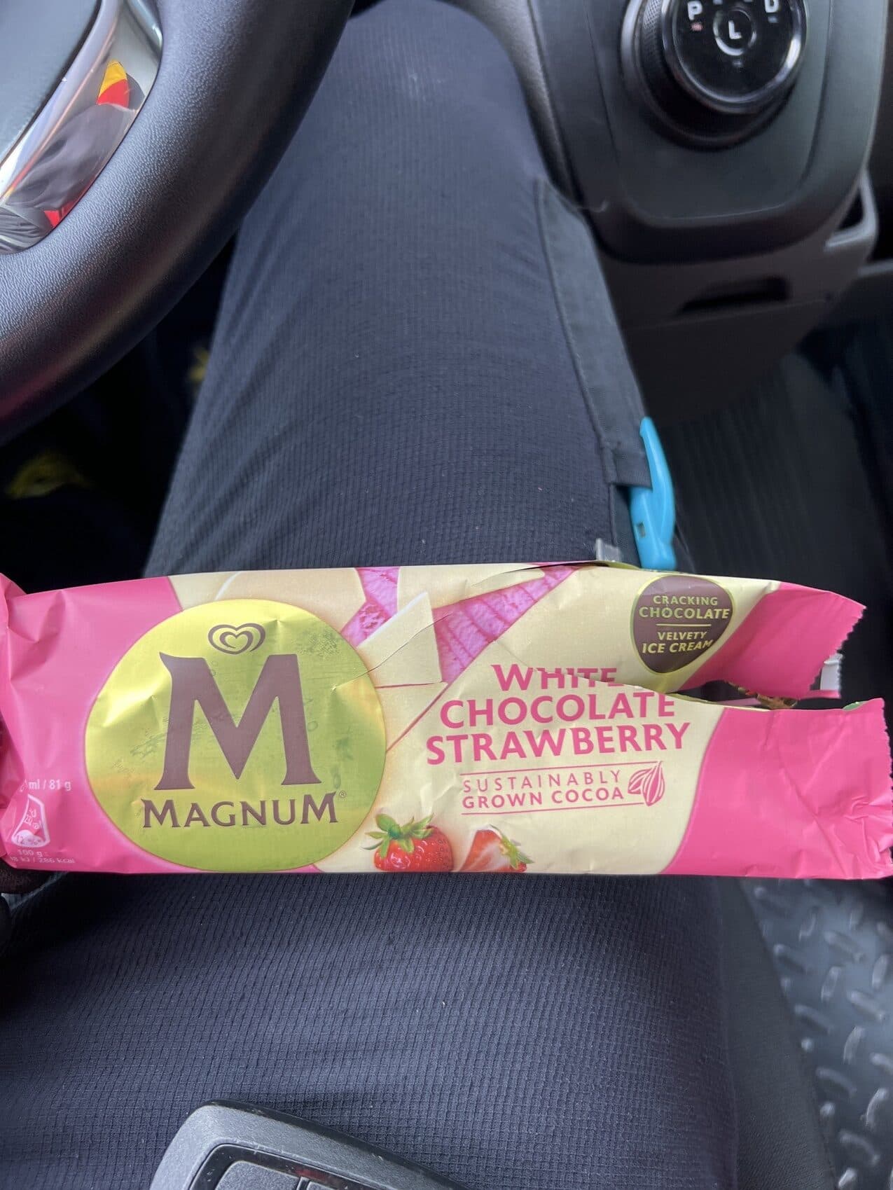 Magnum White Chocolate Strawberry packshot