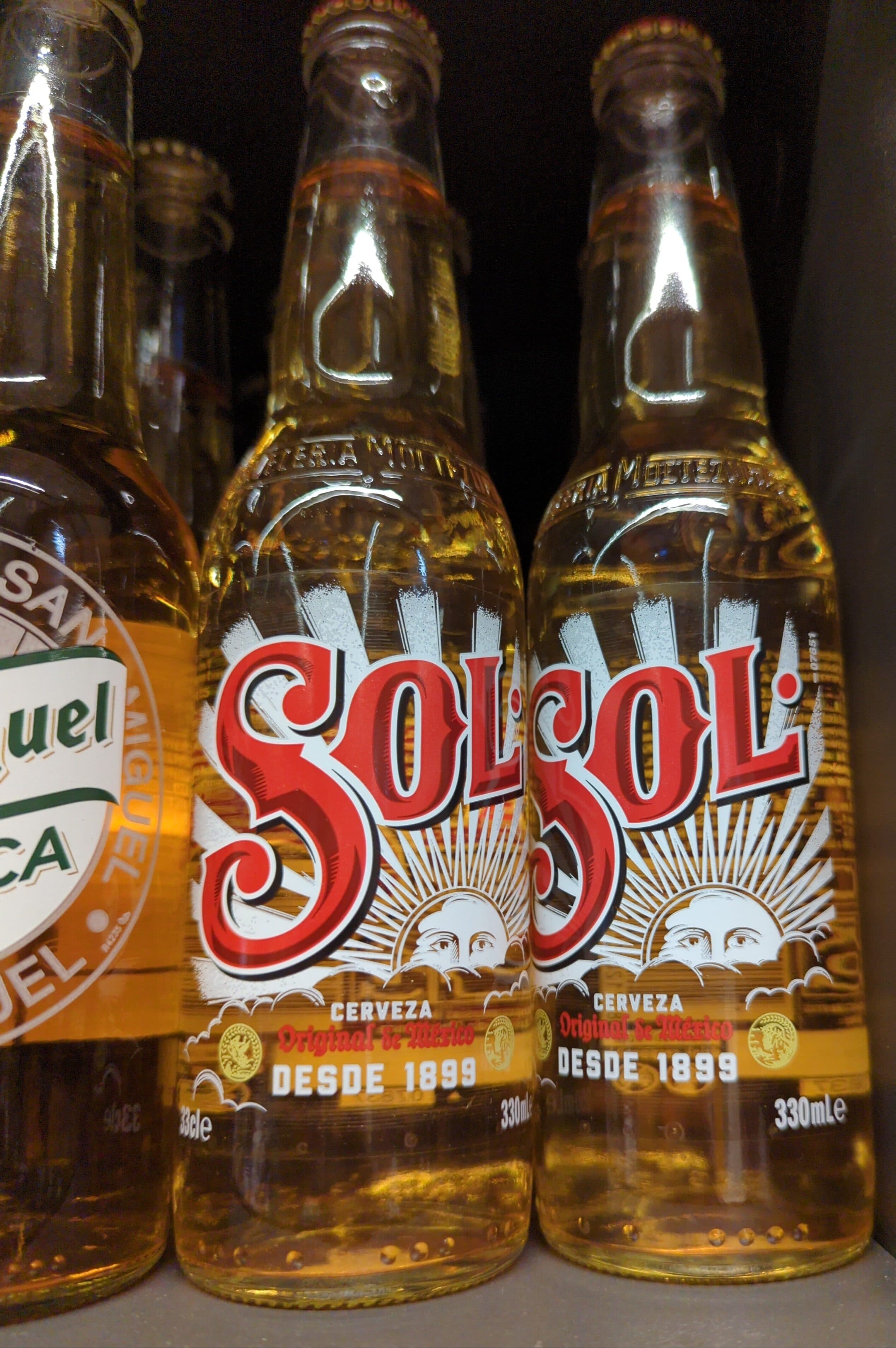 sol Sol cerveza packshot