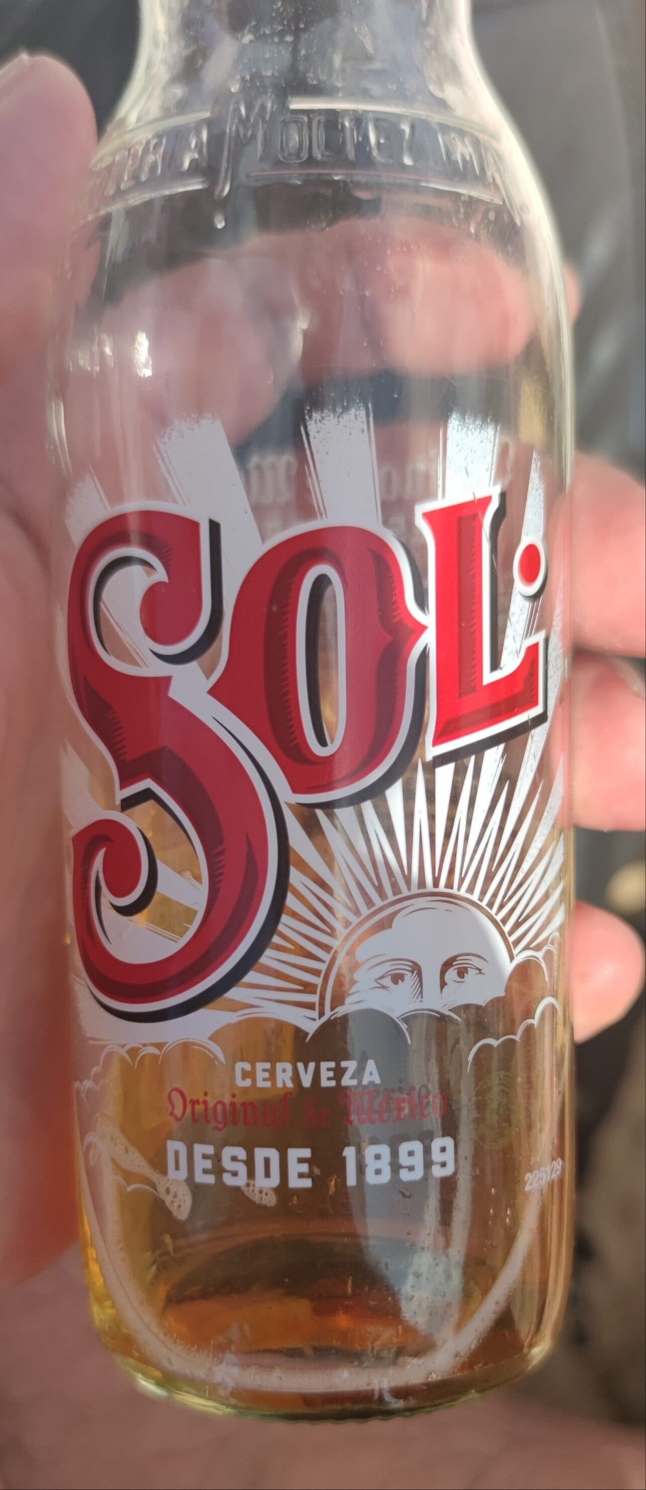 sol Sol cerveza packshot