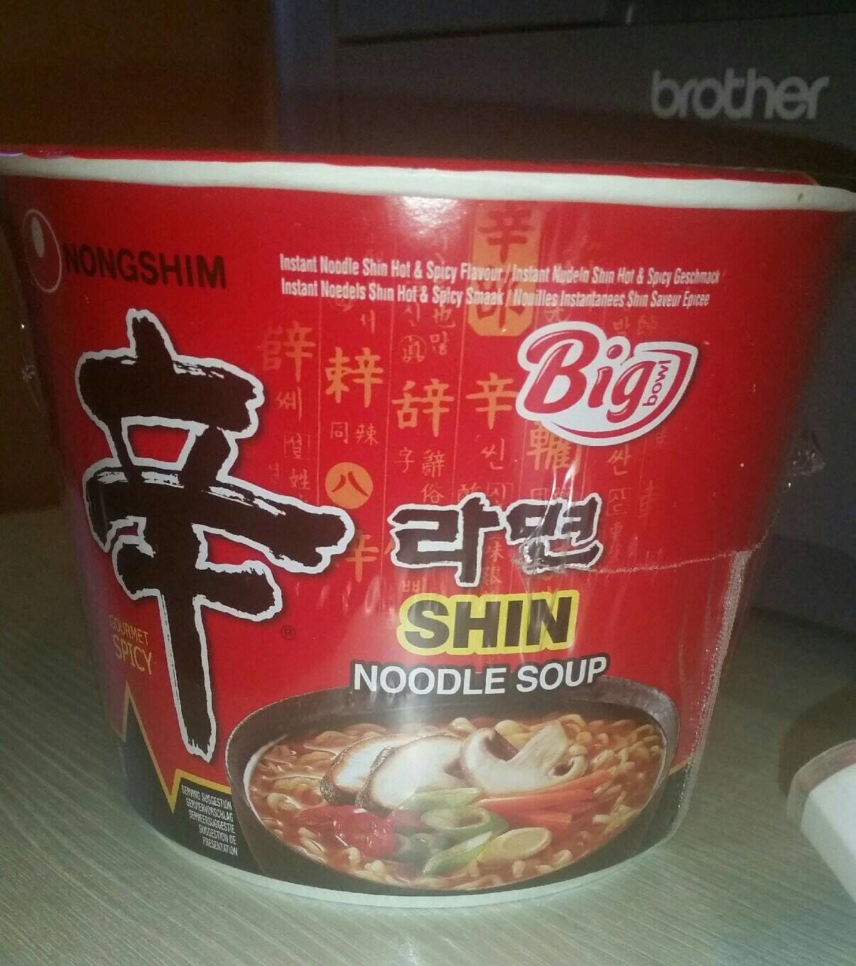 NONGSHIM 辛ラーメン packshot
