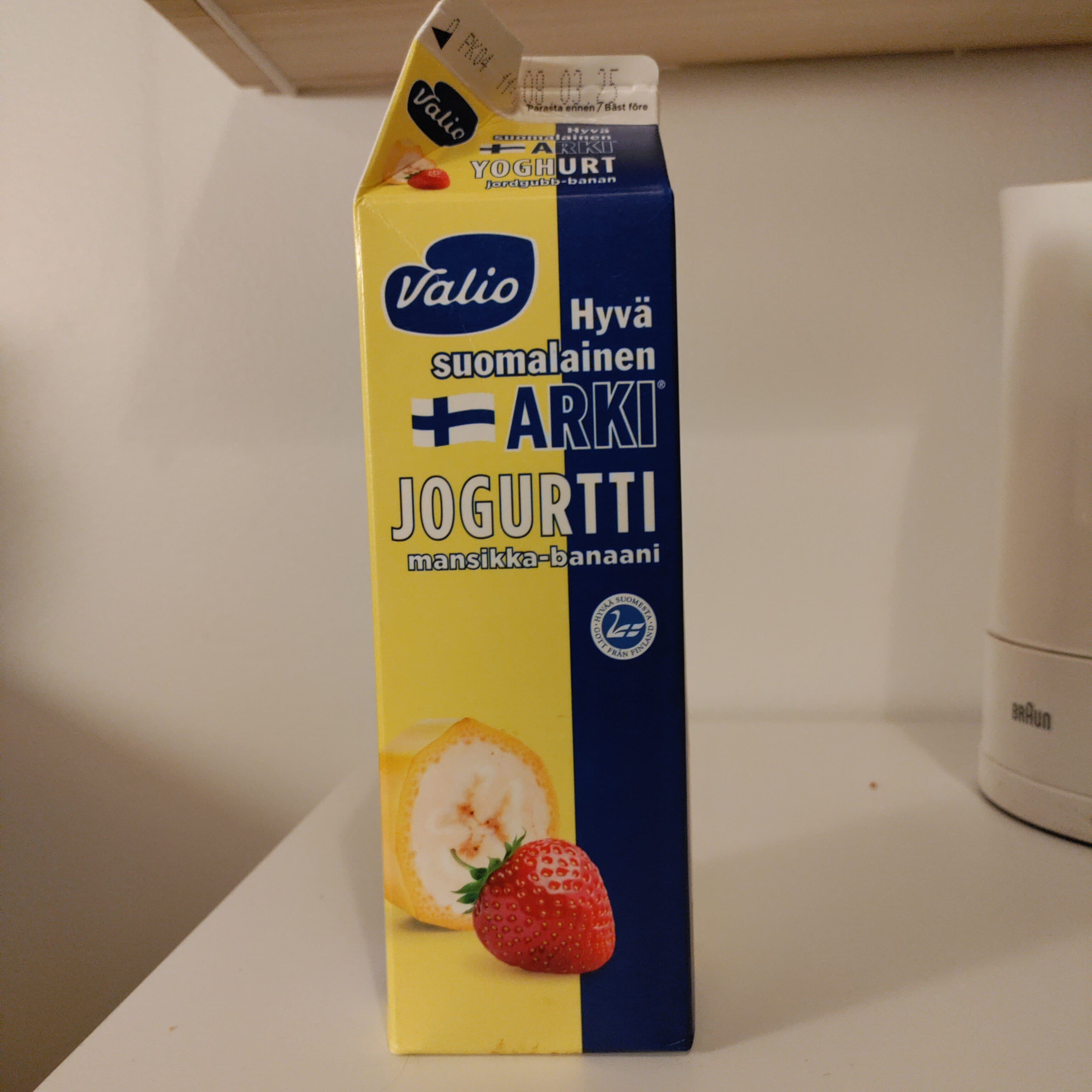 Hyvä suomalainen arkijogurtti mansikka-banaani packshot