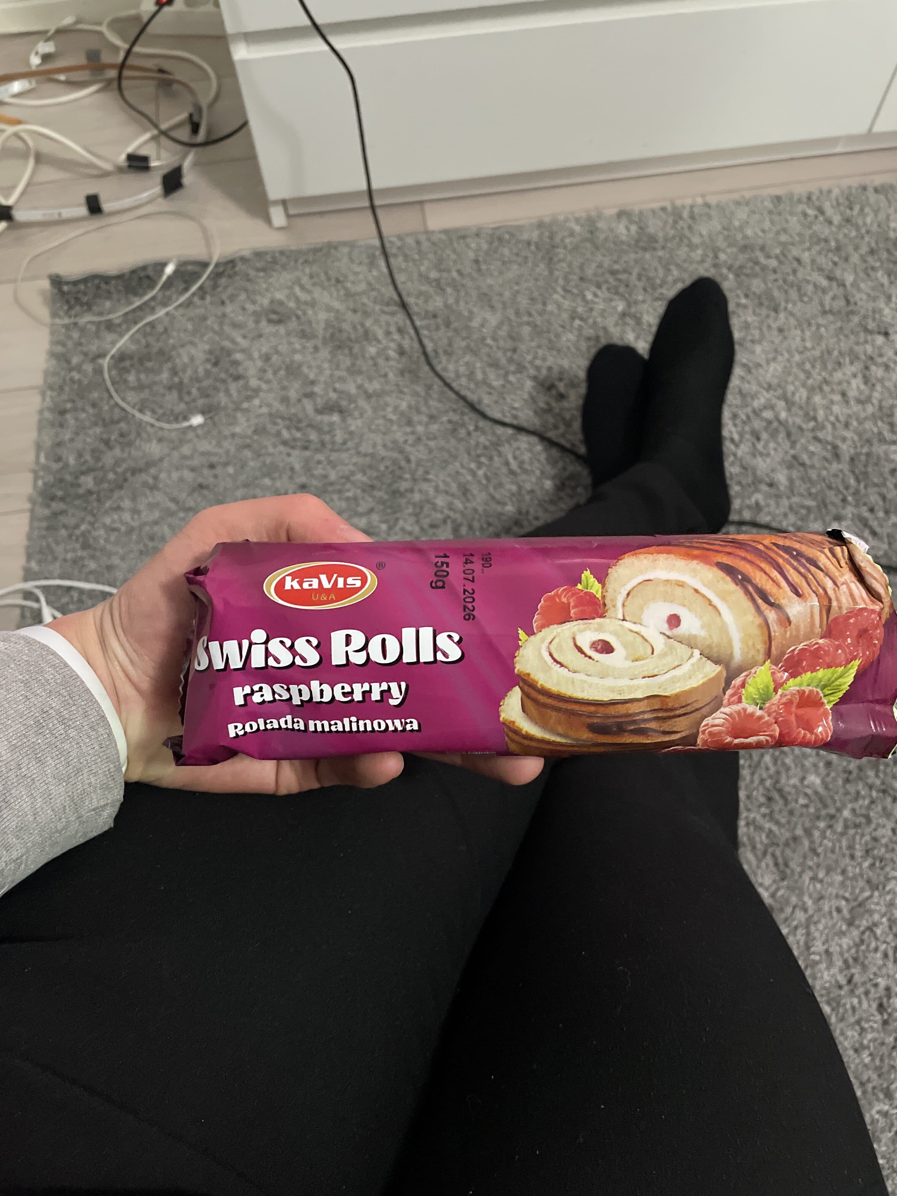 Kavis Swiss roll raspberry packshot