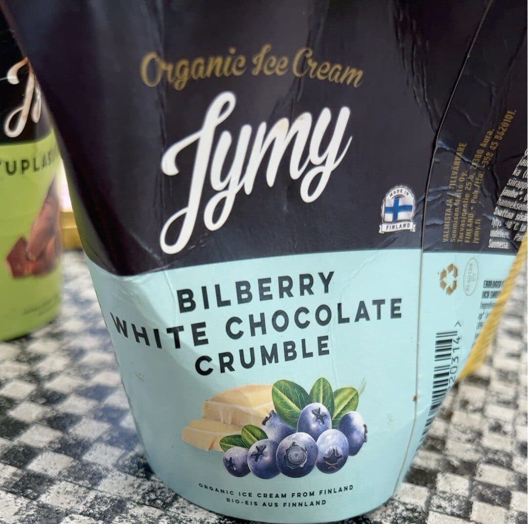Bilberry white chocolate crumble packshot